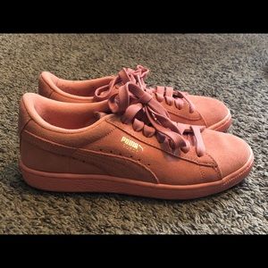Coral Suede Pumas